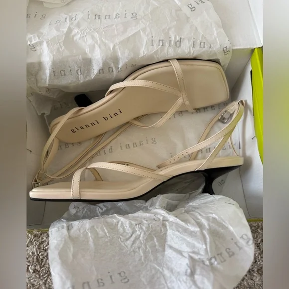 *NEW* Gianni Bini ‘Andi’ Women's Sandals - Picture 2 of 4